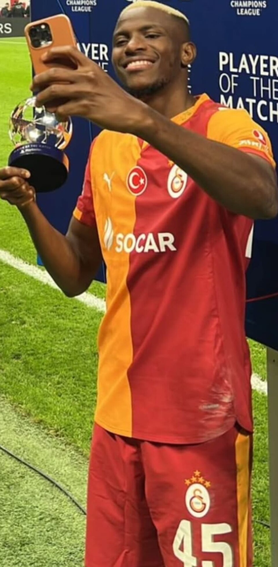 Victor Osimhen après un match de Ligue des champions avec Galatasaray en septembre 2025